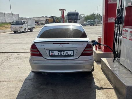 Mercedes-Benz C-Класс, 2004 — 照片 2