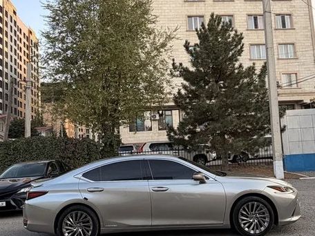 Lexus ES, 2021 — 照片 3