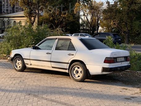Mercedes-Benz W124, 1989 — 照片 1