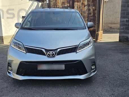 Toyota Sienna, 2017 — фото 1