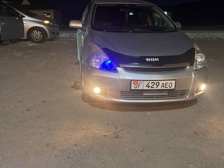 Toyota Wish, 2003 — photo 2