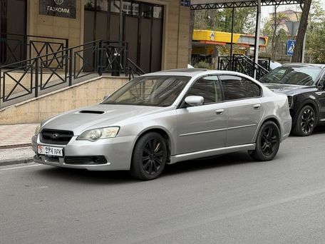 Subaru Legacy, 2003 — 照片 1