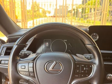 Lexus ES, 2023 — photo 8