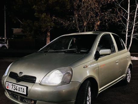 Toyota Vitz, 2001 — 照片 1