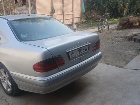 Mercedes-Benz E-Class, 2000 — 照片 2