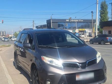 Toyota Sienna, 2019 — сүрөт 1