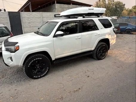 Toyota 4Runner, 2018 — фото 2