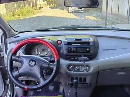 Nissan Almera Tino, 2001 — фото 1