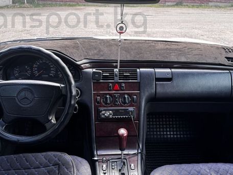 Mercedes-Benz E-Class, 1997 — photo 12