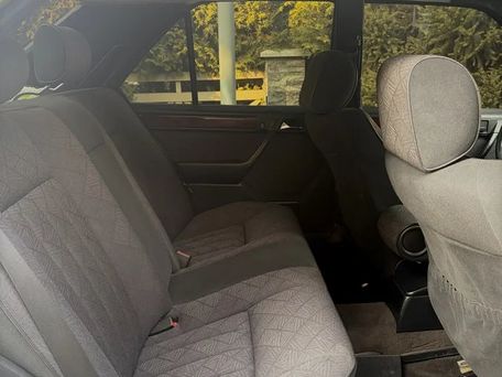 Mercedes-Benz E-Class, 1994 — photo 9
