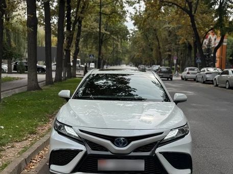Toyota Camry, 2022 — фото 2