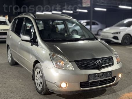 Toyota Corolla Verso, 2004 — 照片 1