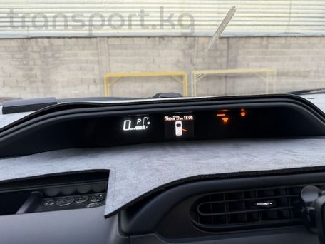 Toyota Prius c, 2016 — photo 12