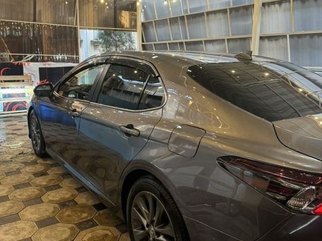 Toyota Camry, 2023 — фото 2