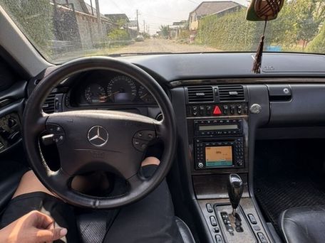 Mercedes-Benz E-Class, 2001 — photo 8