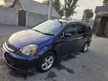 Honda Stream, 2001 — 照片 1