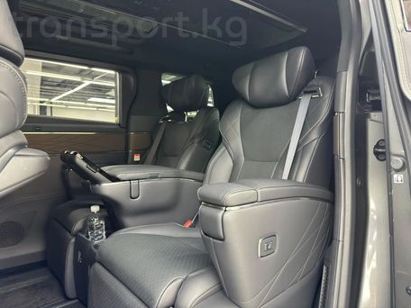 Toyota Alphard, 2025 — photo 11