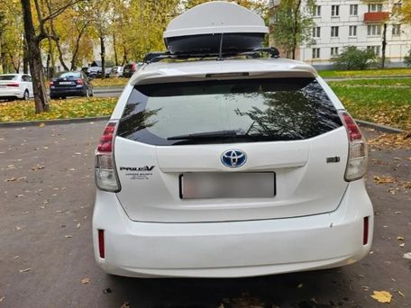 Toyota Prius v (+), 2015 — 照片 7