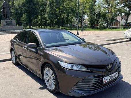 Toyota Camry, 2019 — photo 1