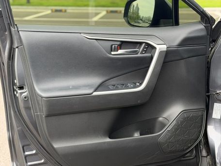 Toyota RAV4, 2020 — photo 17