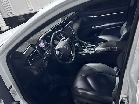 Toyota Camry, 2018 — 照片 2