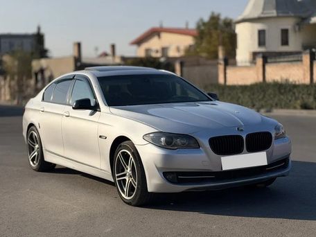 BMW 5 Series, 2010 — photo 1