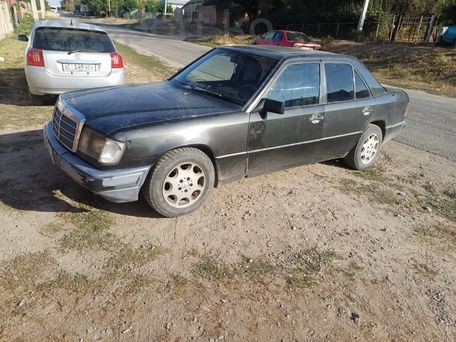 Mercedes-Benz W124, 1990