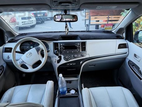 Toyota Sienna, 2010 — photo 14
