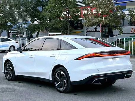 Geely Galaxy L6, 2025 — фото 8