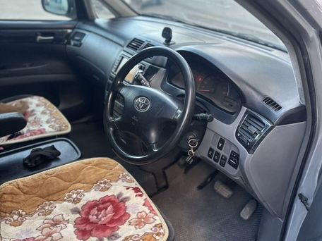 Toyota Ipsum, 2002 — photo 5