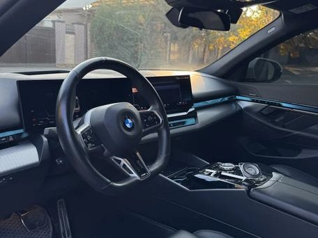 BMW 5 серии, 2023 — 照片 8