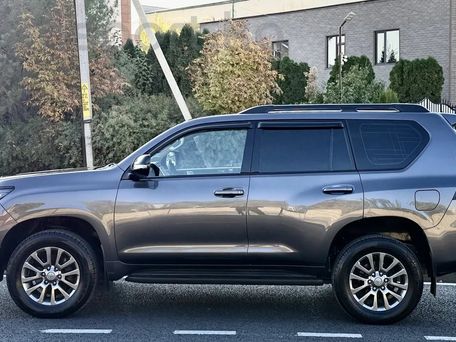 Toyota Land Cruiser Prado, 2022 — 照片 5