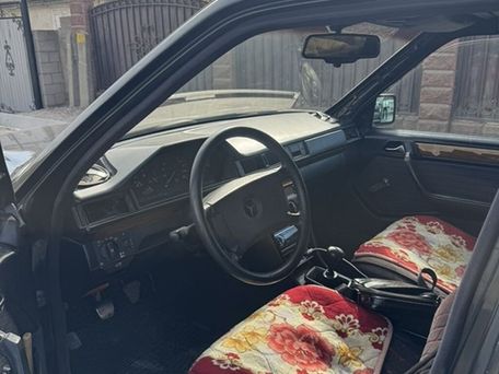 Mercedes-Benz W124, 1991 — сүрөт 9