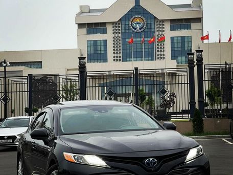 Toyota Camry, 2018 — photo 1