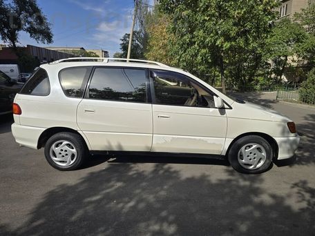 Toyota Ipsum, 2000 — photo 3
