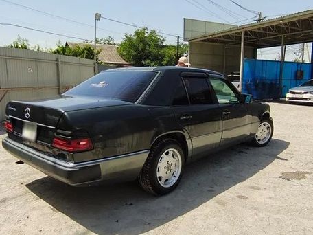 Mercedes-Benz W124, 1990 — 照片 1