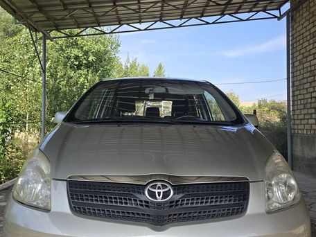 Toyota Corolla Verso, 2004