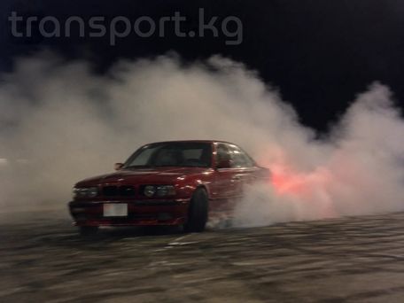 BMW 5 Series, 1992 — 照片 1