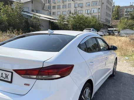 Hyundai Avante, 2018 — сүрөт 11