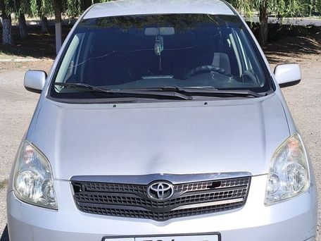 Toyota Corolla Verso, 2004