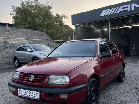 Volkswagen Vento, 1994 — 照片 1