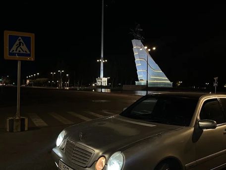 Mercedes-Benz E-Класс, 2001 — фото 3