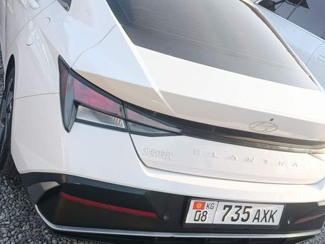 Hyundai Elantra, 2023 — 照片 2