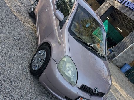 Toyota Vitz, 1999
