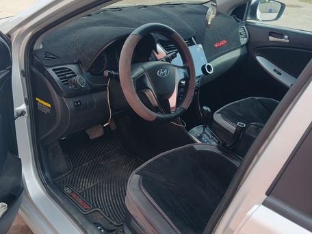 Hyundai Solaris, 2011 — photo 1