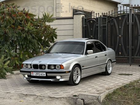 BMW 5 Series, 1990 — 照片 1