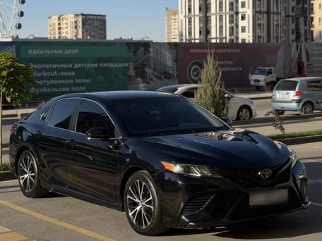 Toyota Camry, 2019 — photo 1