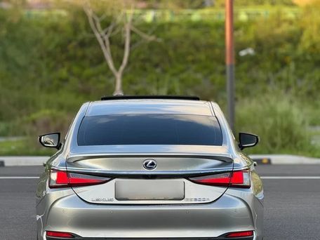 Lexus ES, 2020
