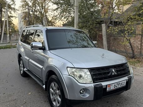Mitsubishi Pajero, 2009 — photo 1