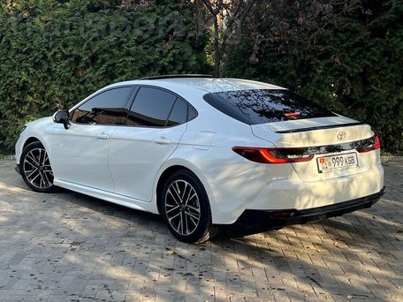 Toyota Camry, 2025 — 照片 6